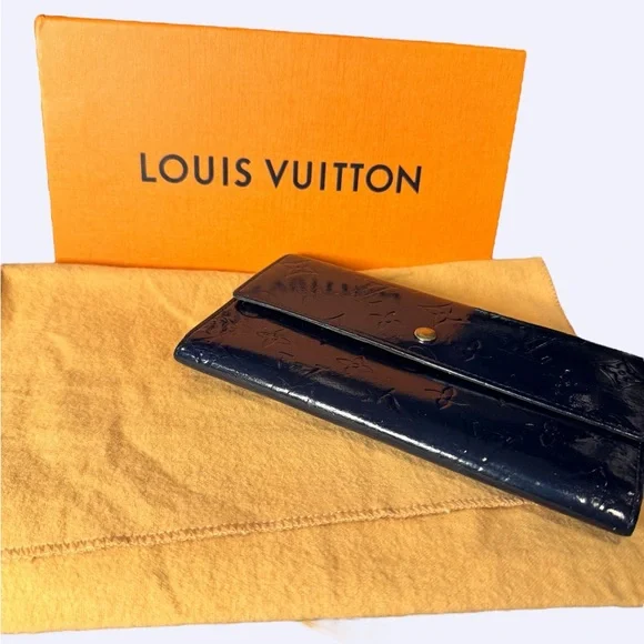 Louis Vuitton Sarah Wallet in Amarante Vernis Leather – Full Inclusion - Picture 1 of 11